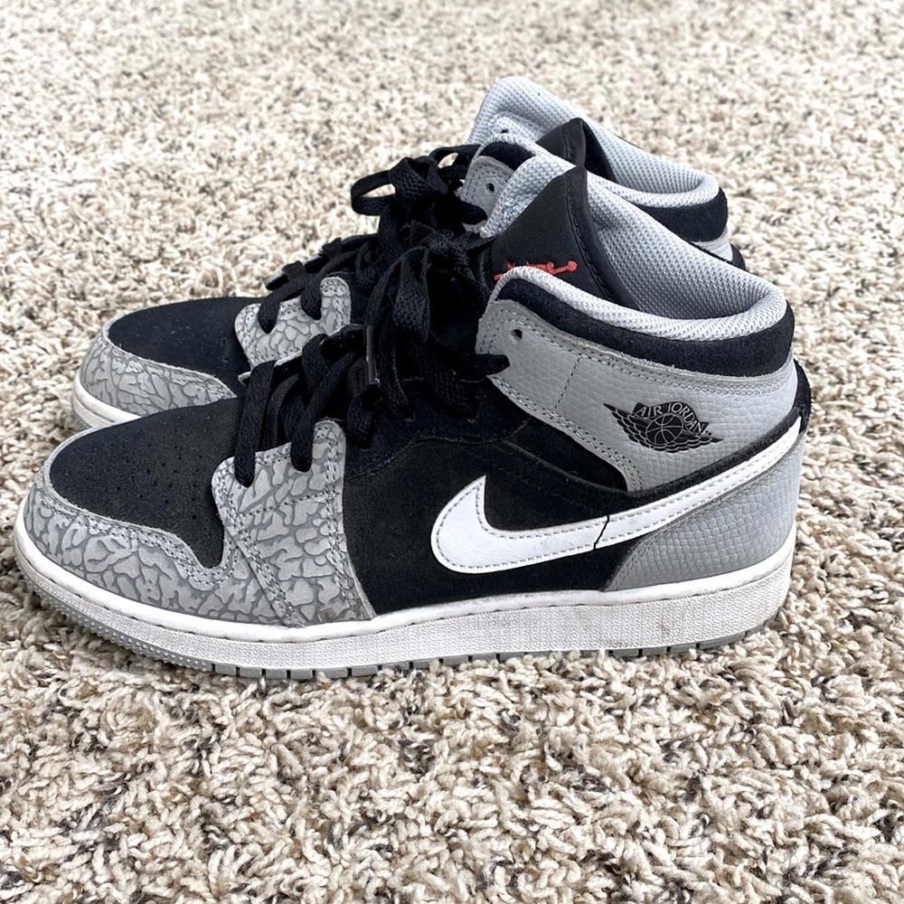 Air Jordan 1 Mid SE